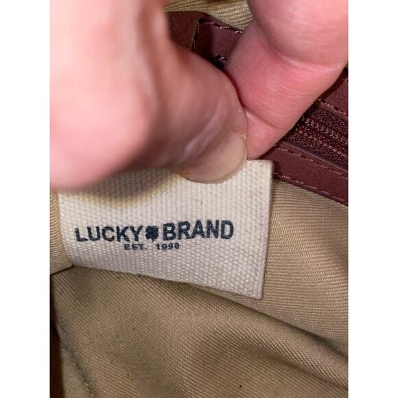 Lucky Brand Crossbody Purse -‎ In a Beautiful Maroon Color - So many pockets! - Picture 11 of 14